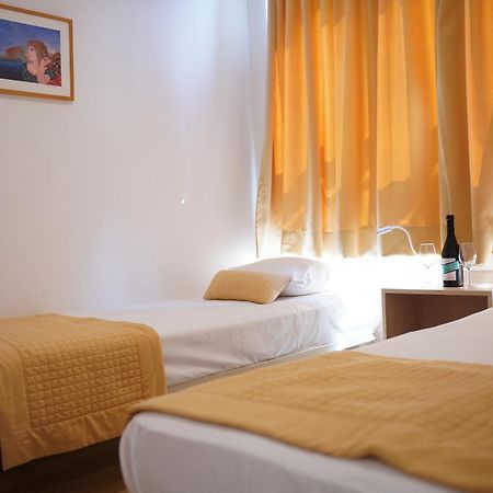 Hotel Sissy Kamena Vourla Ngoại thất bức ảnh