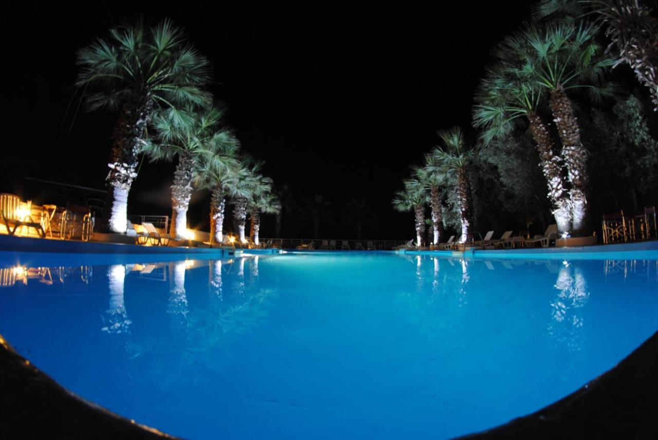 Hotel Sissy Kamena Vourla Ngoại thất bức ảnh