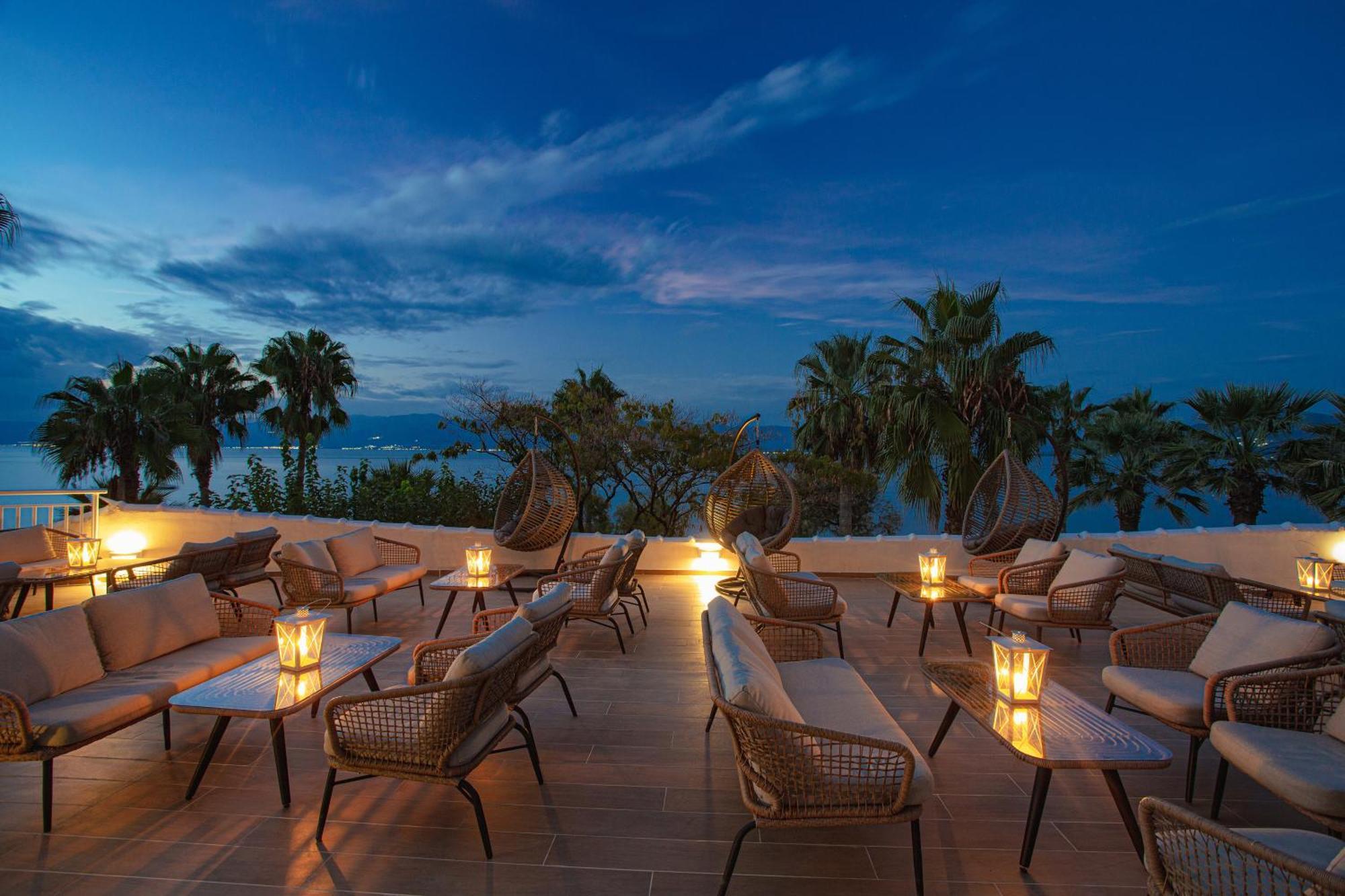 Hotel Sissy Kamena Vourla Ngoại thất bức ảnh