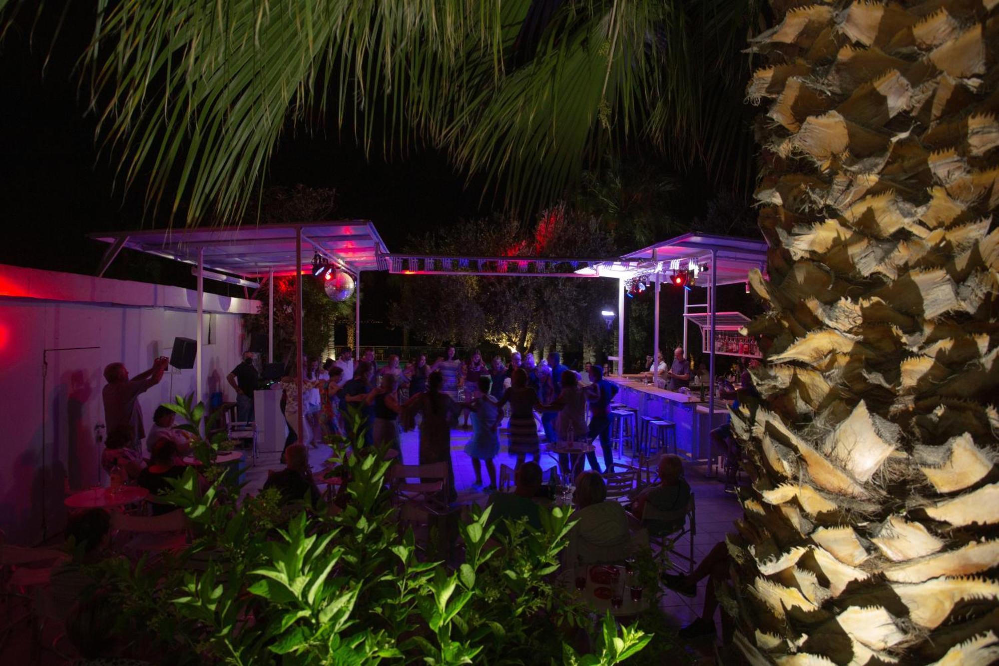 Hotel Sissy Kamena Vourla Ngoại thất bức ảnh
