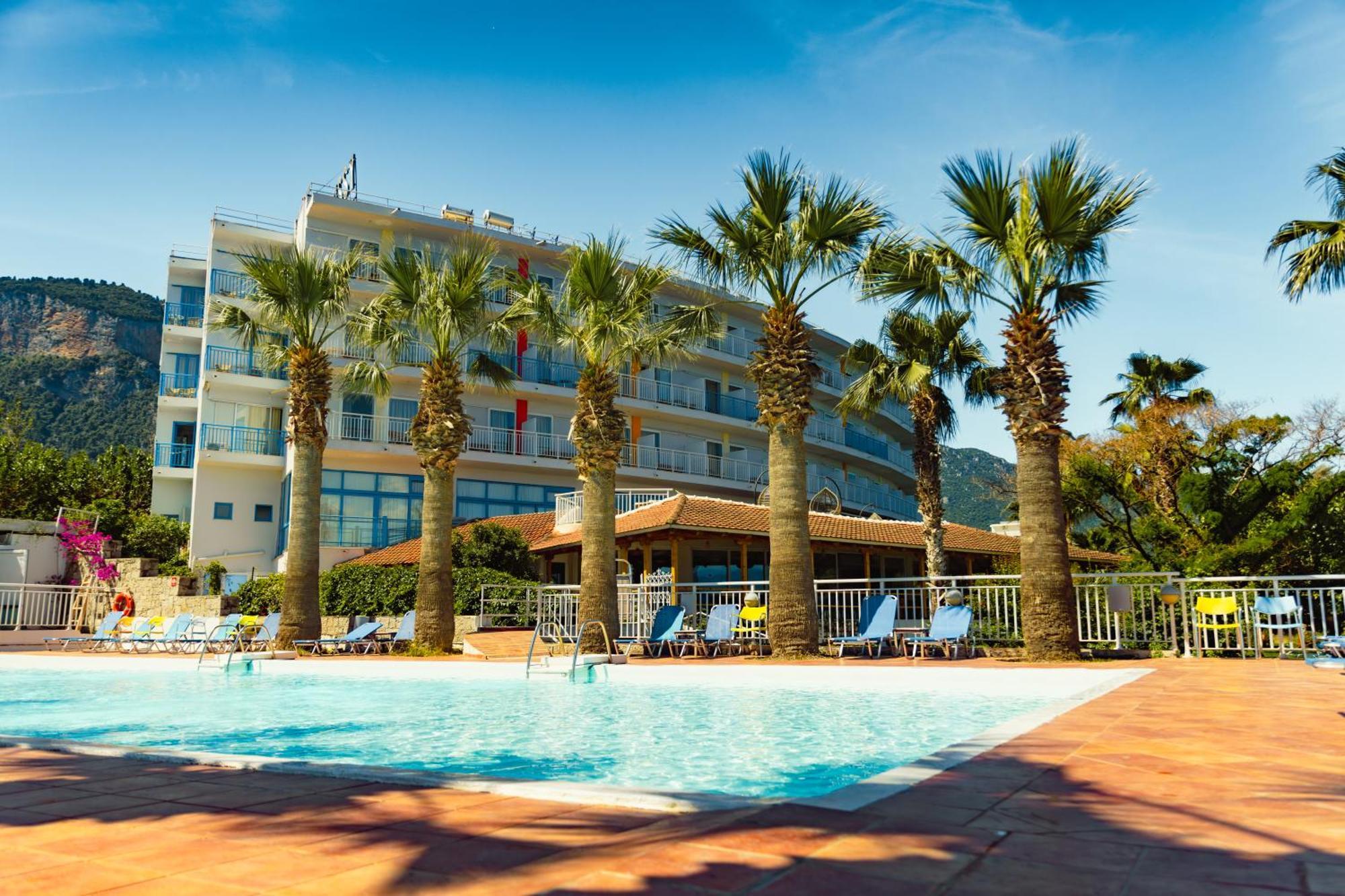 Hotel Sissy Kamena Vourla Ngoại thất bức ảnh