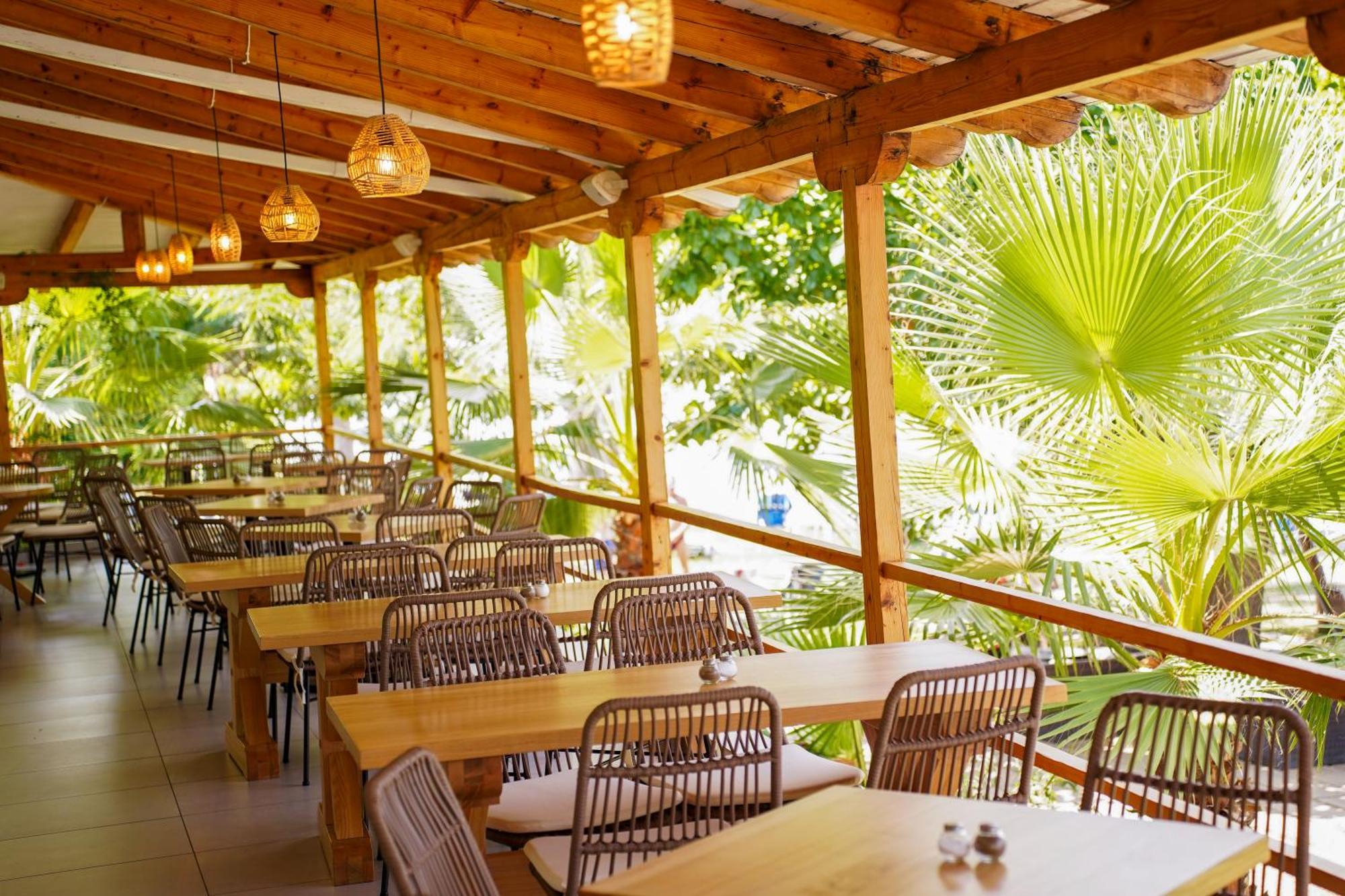 Hotel Sissy Kamena Vourla Ngoại thất bức ảnh