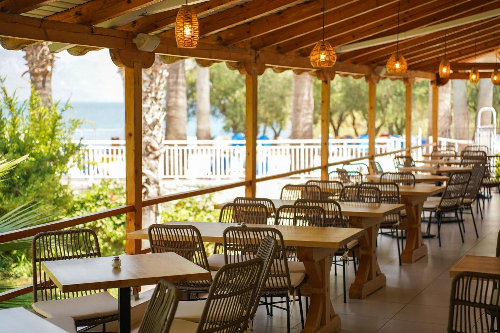 Hotel Sissy Kamena Vourla Ngoại thất bức ảnh