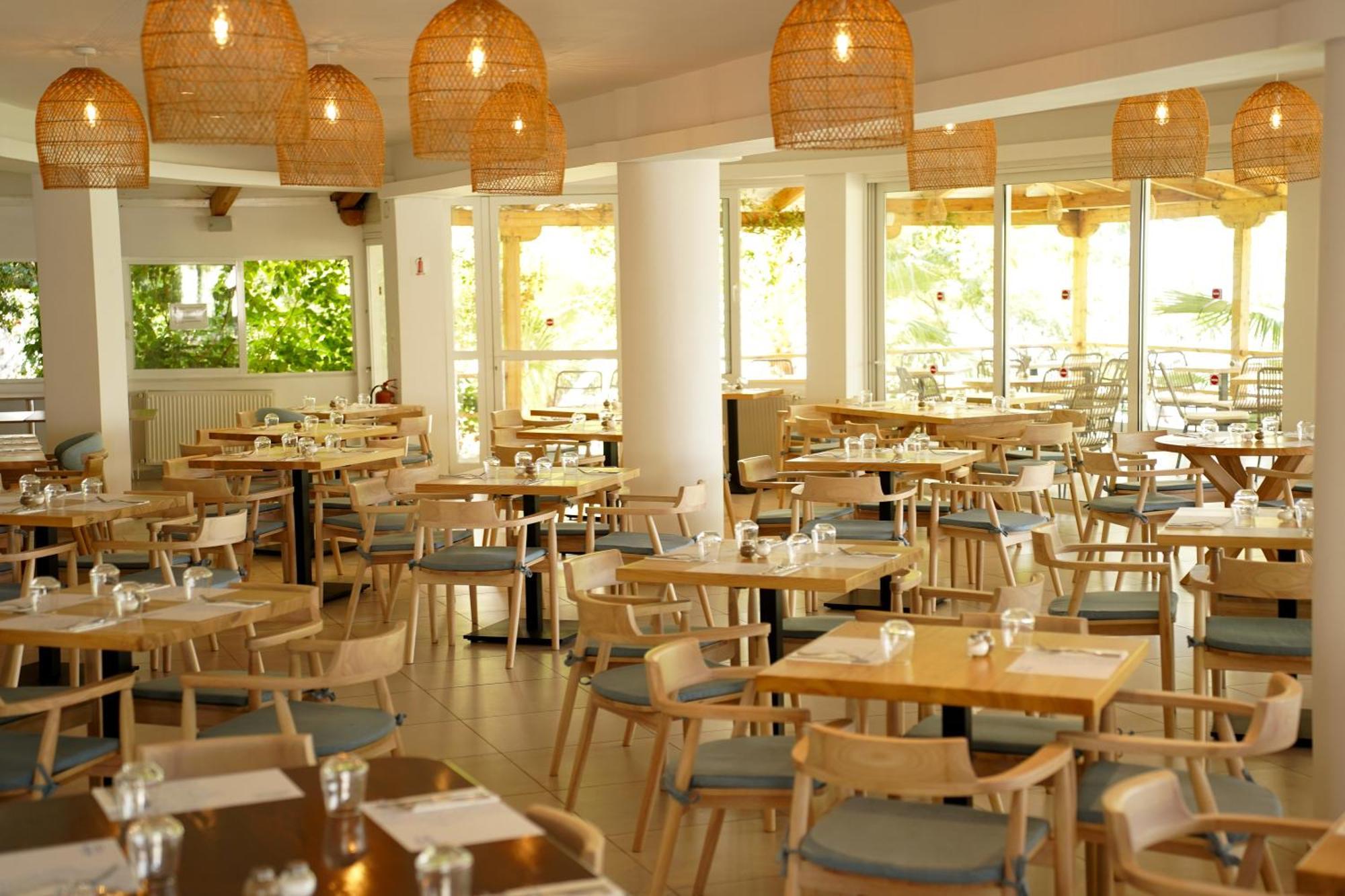 Hotel Sissy Kamena Vourla Ngoại thất bức ảnh
